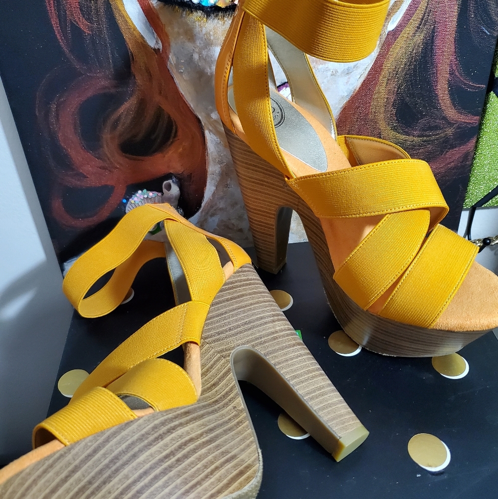 Jessica Simpson Orange Platforms - Picture 2 of 5